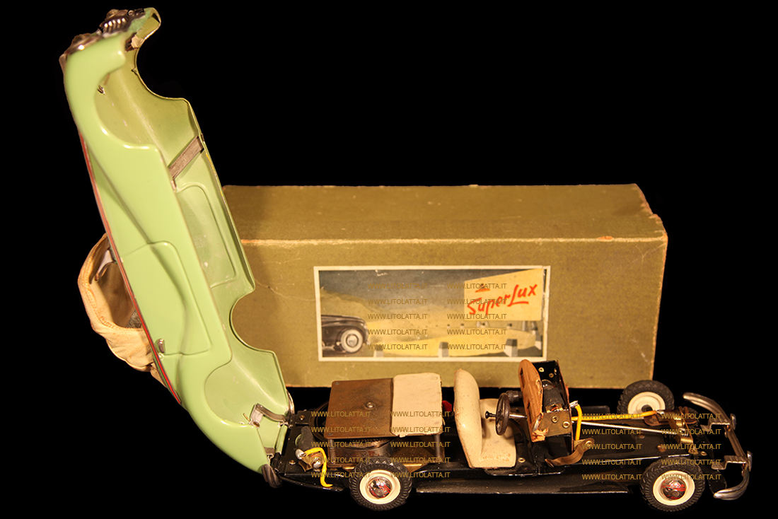 ITALIAN MOTOR MODEL TIN TOY CAR - foto di GIOVANFRANCO DI GIUNTA